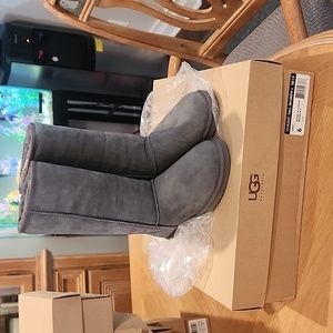 UGG classic tall in grey